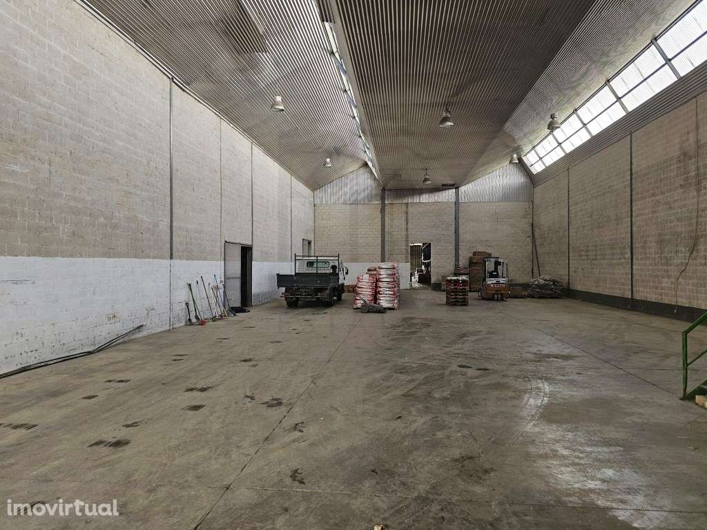 Armazém Industrial com 525 m², Pé-Direito de 7 m, com Escritório | ... - Grande imagem: 3/12