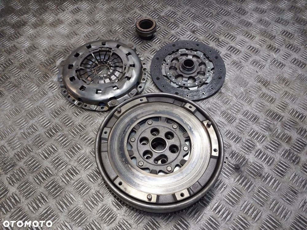 KOŁO DWUMASOWE + TARCZA + DOCISK + ŁOŻYSKO OPOROWE BMW E90 318i 2.0 16V - 1