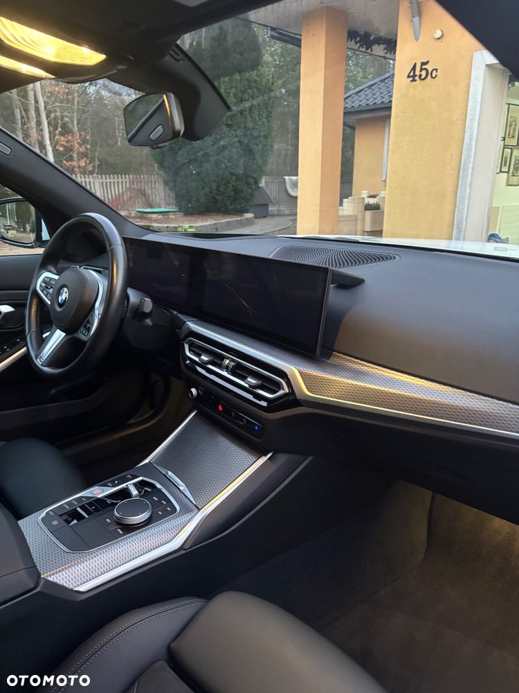 BMW Seria 3 330i xDrive - 21