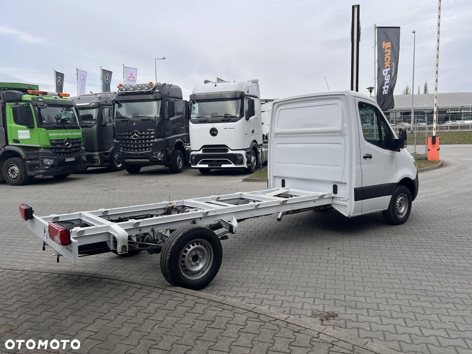 Mercedes-Benz Sprinter - 4