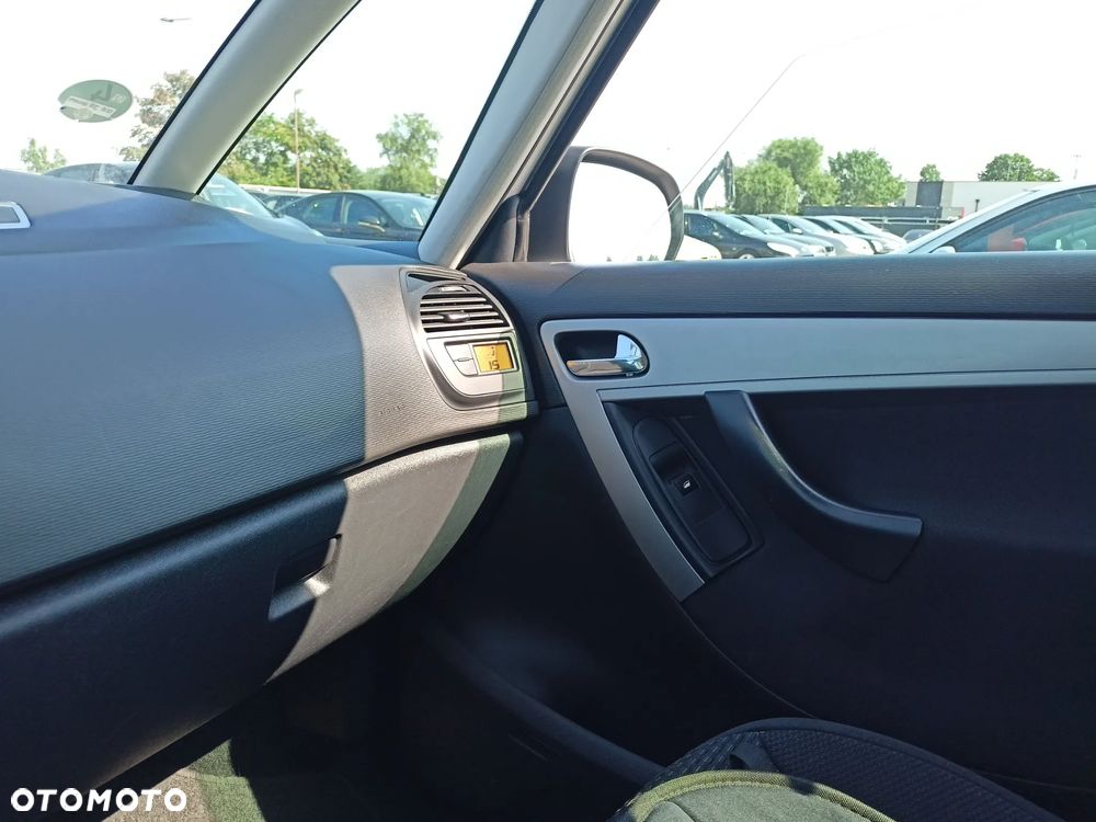 Citroën C4 Picasso - 11