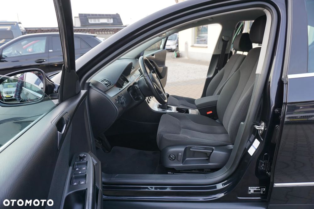 Volkswagen Passat 1.6 Comfortline Family - 20