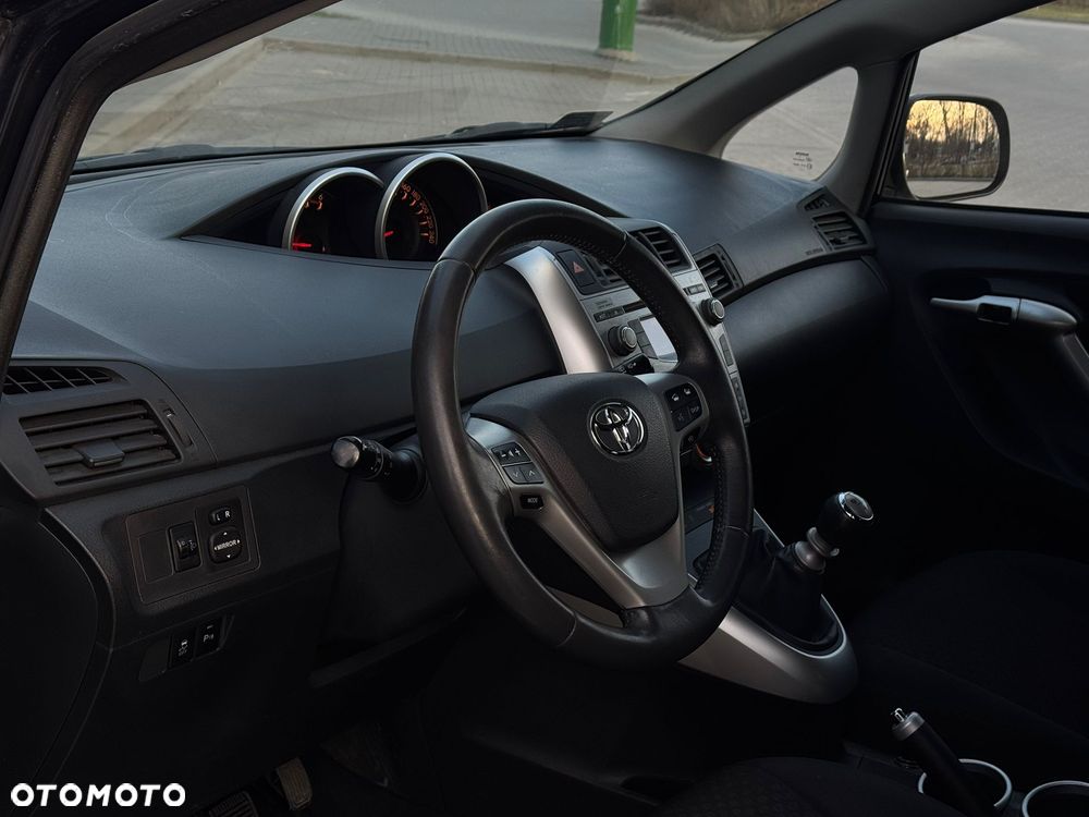 Toyota Verso 2.0 D-4D Premium - 25