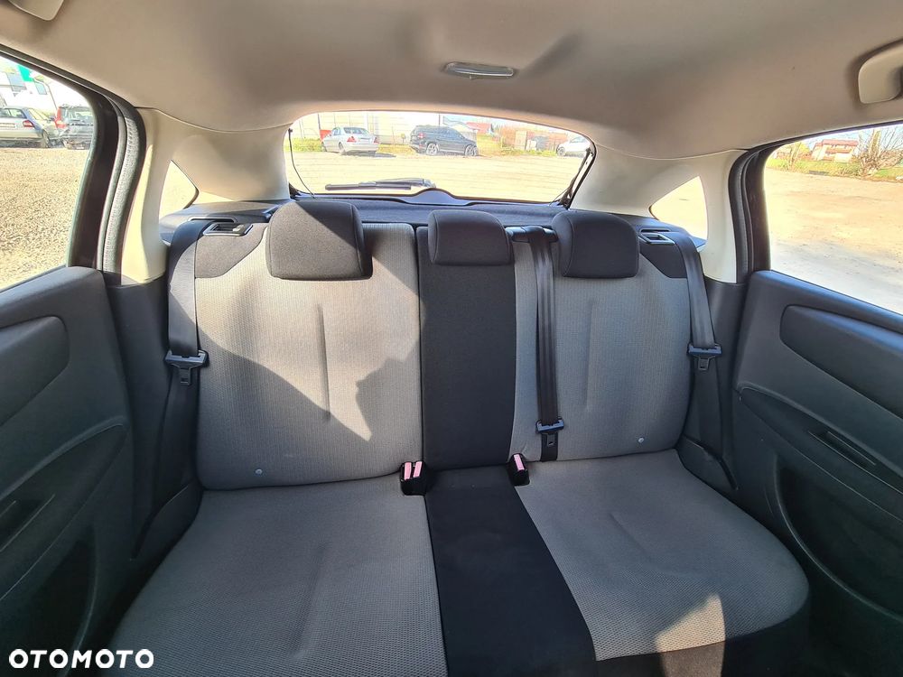 Citroën C4 1.4 16V Style - 27