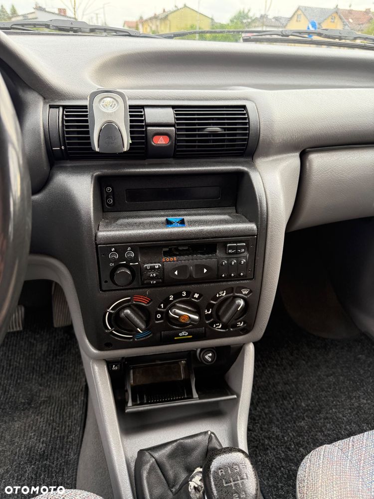 Opel Astra 1.6 GL - 8