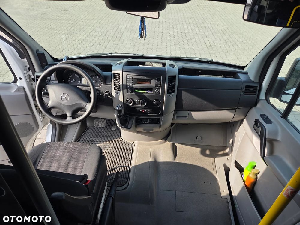 Mercedes-Benz Sprinter - 13
