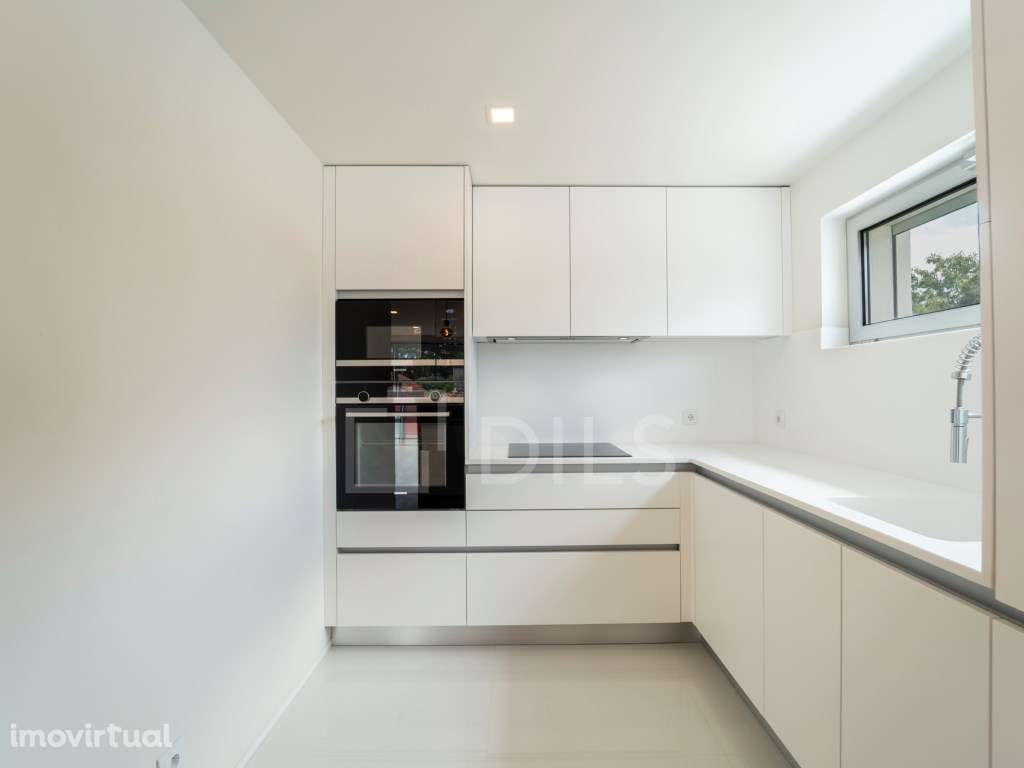 Moradia T4 triplex situado junto ao Parque da Cidade, Porto - Grande imagem: 2/43