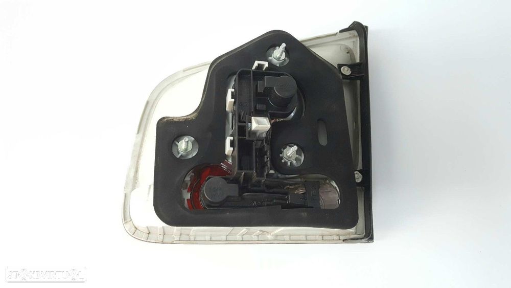 FAROLIM TRASEIRO ESQUERDO INTERIOR VOLKSWAGEN TOUAREG (7LA) TDI V10 - 6