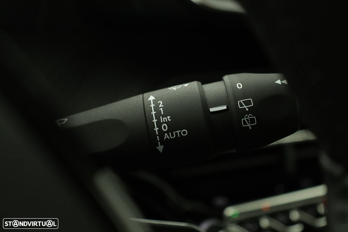 Peugeot 2008 1.2 PureTech Allure - 20