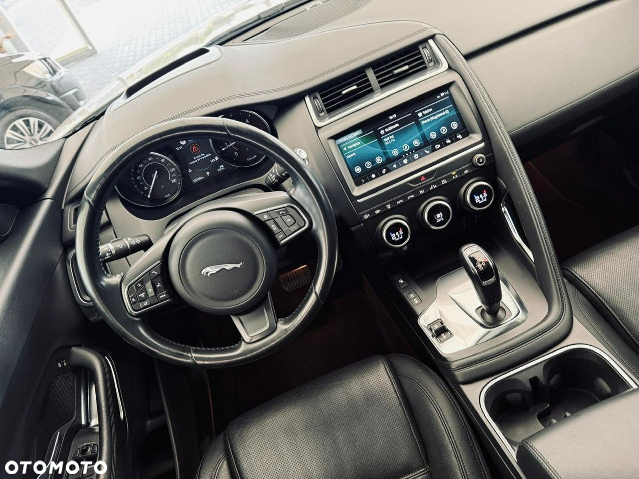 Jaguar E-Pace - 28
