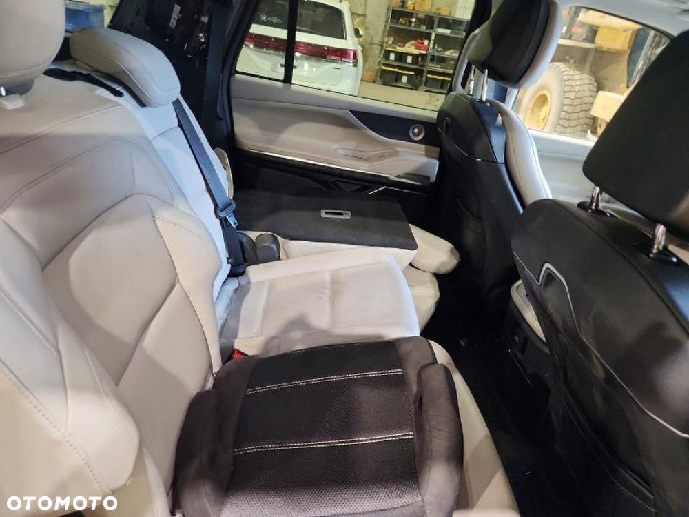 Lincoln Navigator - 9