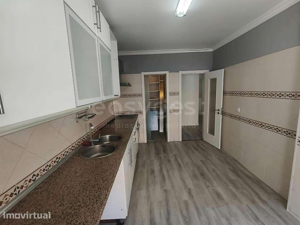 Apartamento T3 na Quinta do Conde com localização privilegiada - Grande imagem: 4/25