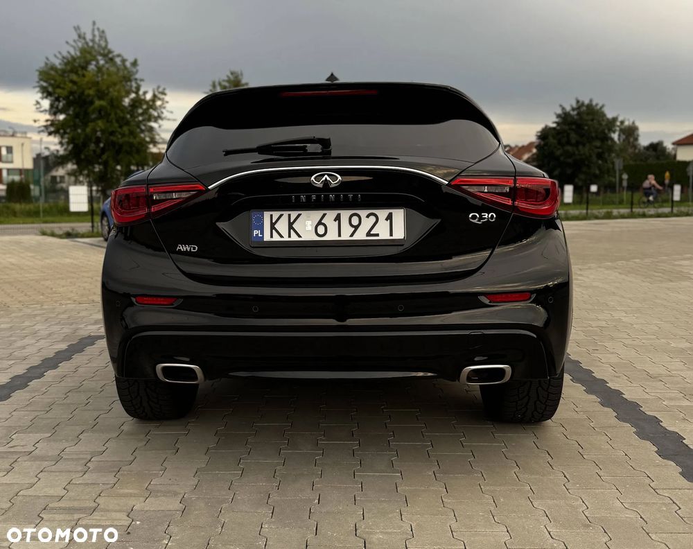 Infiniti Q30 2.2d City Black Edition AWD 7DCT - 8