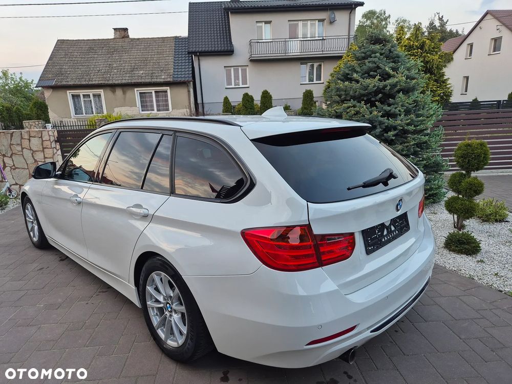 BMW Seria 3 320d Sport Line - 4