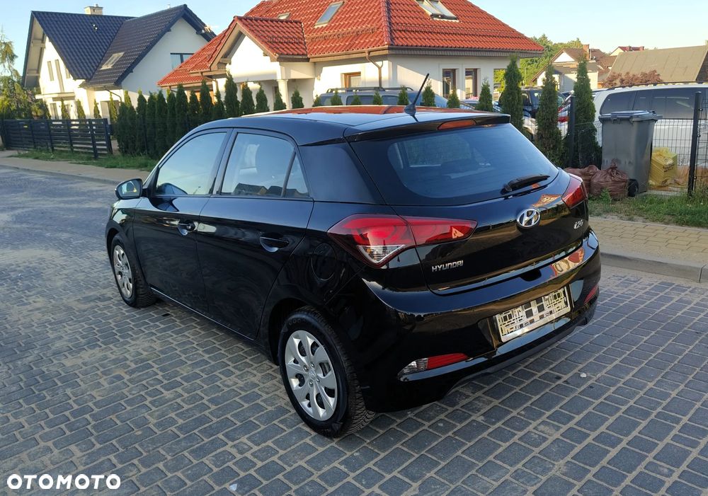 Hyundai i20 blue 1.2 - 5