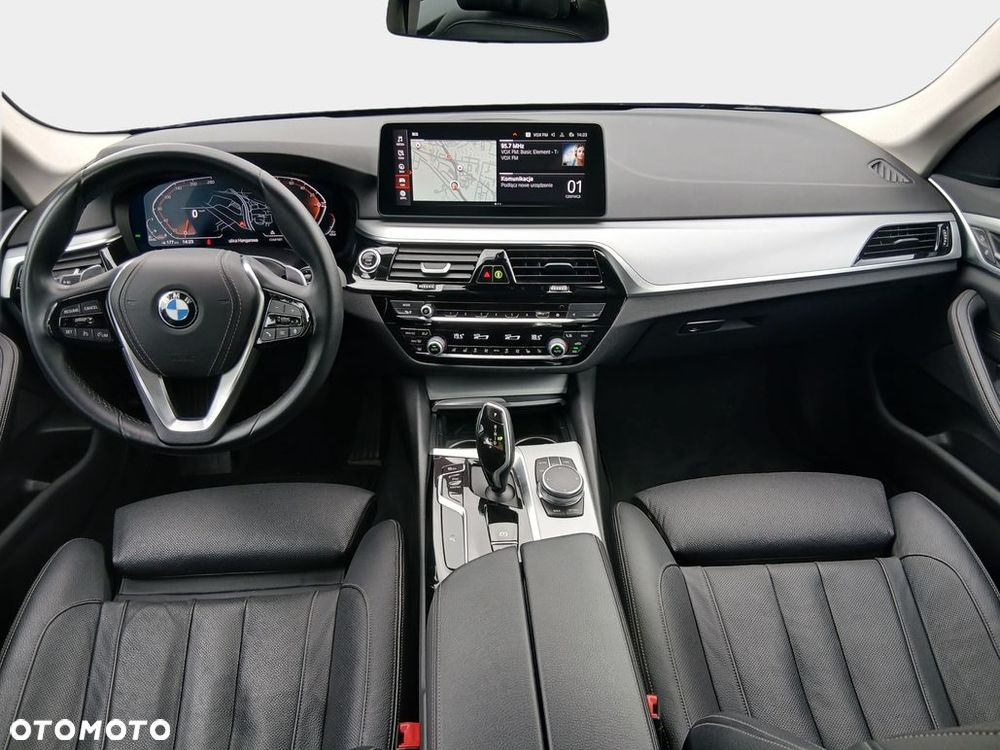 BMW Seria 5 540d xDrive mHEV - 16