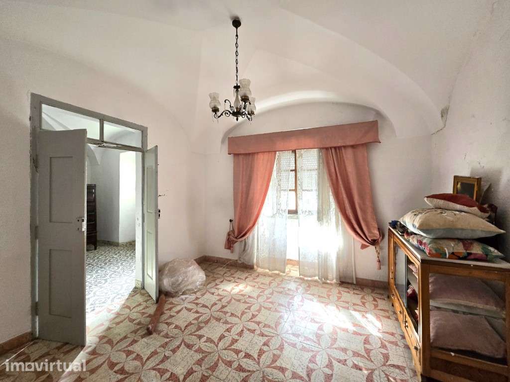 Moradia T4 com quintal, no centro histórico da Vila de Redondo - Grande imagem: 5/26