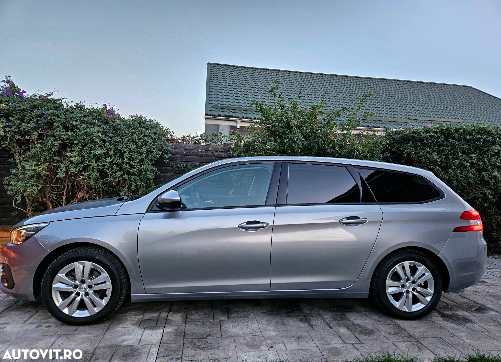 Peugeot 308 SW BlueHDi 120 EAT6 Stop & Start Active Business-Paket - 4