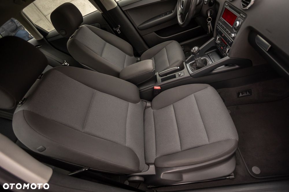 Audi A3 Sportback 2.0 TDI Ambiente - 23