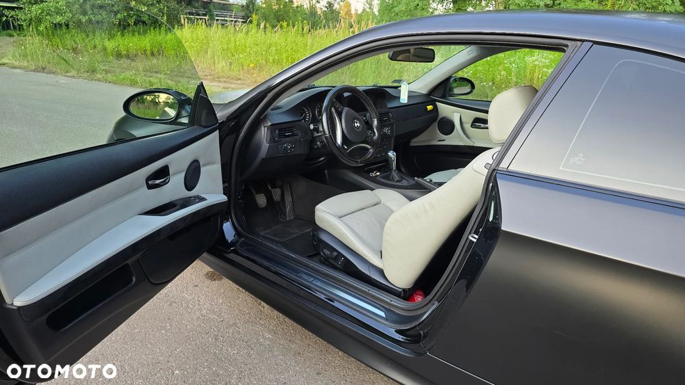 BMW Seria 3 330xi - 11