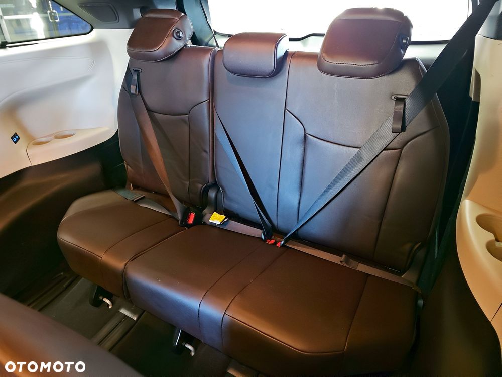 Toyota Sienna - 12