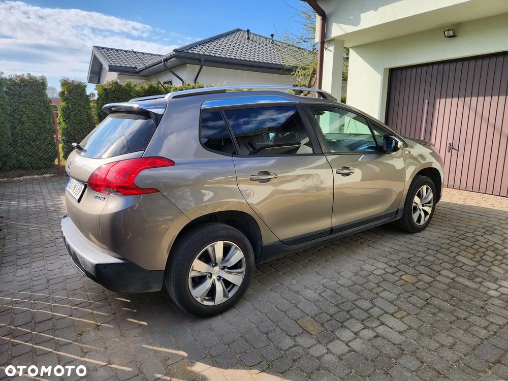 Peugeot 2008 1.2 Pure Tech Style S&S - 3