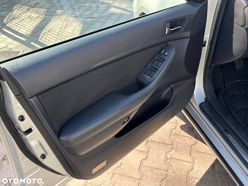 Toyota Avensis 2.0 D-Cat Sol - 8
