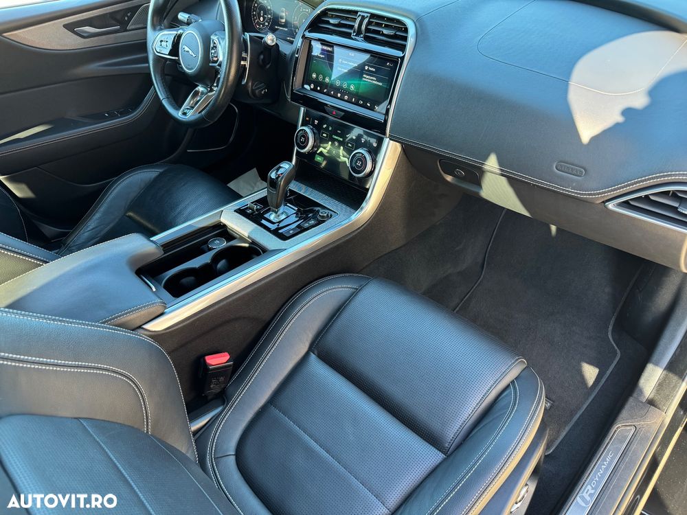 Jaguar XE D180 Aut. R-Dynamic SE - 21