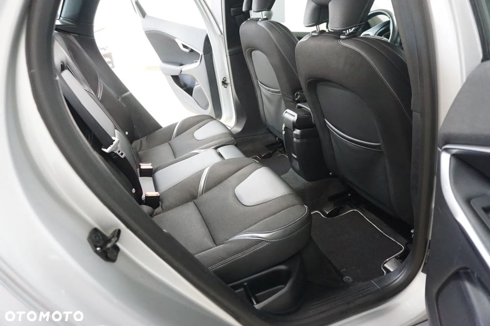 Volvo V40 - 23