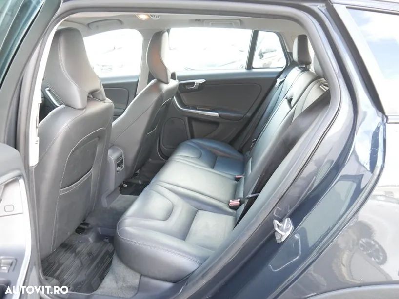 Volvo V60 Cross Country D4 AWD Geartronic Summum - 8