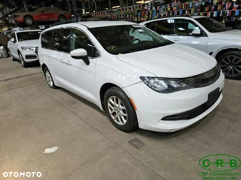 Chrysler Pacifica - 16