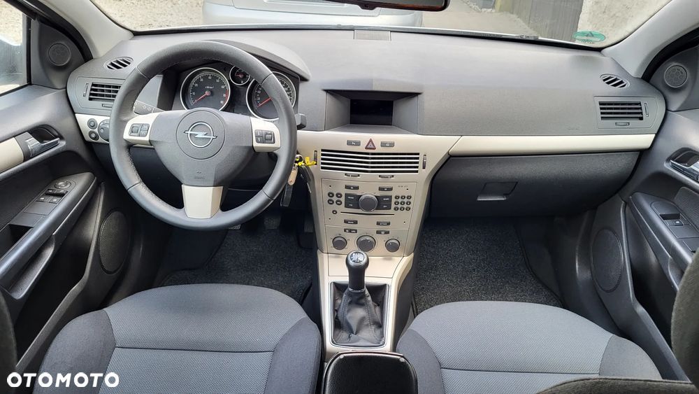 Opel Astra 1.6 Selection 110 Jahre - 14
