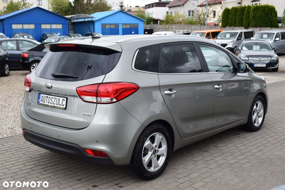 Kia Carens - 10