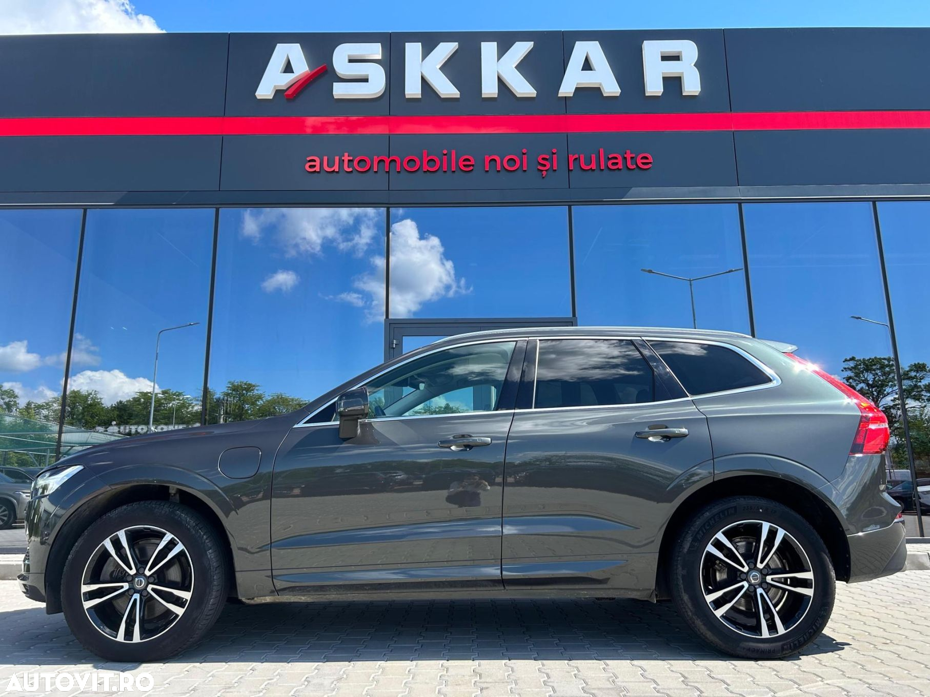 Volvo XC 60 T8 Twin Engine AWD Geartronic Momentum - 9