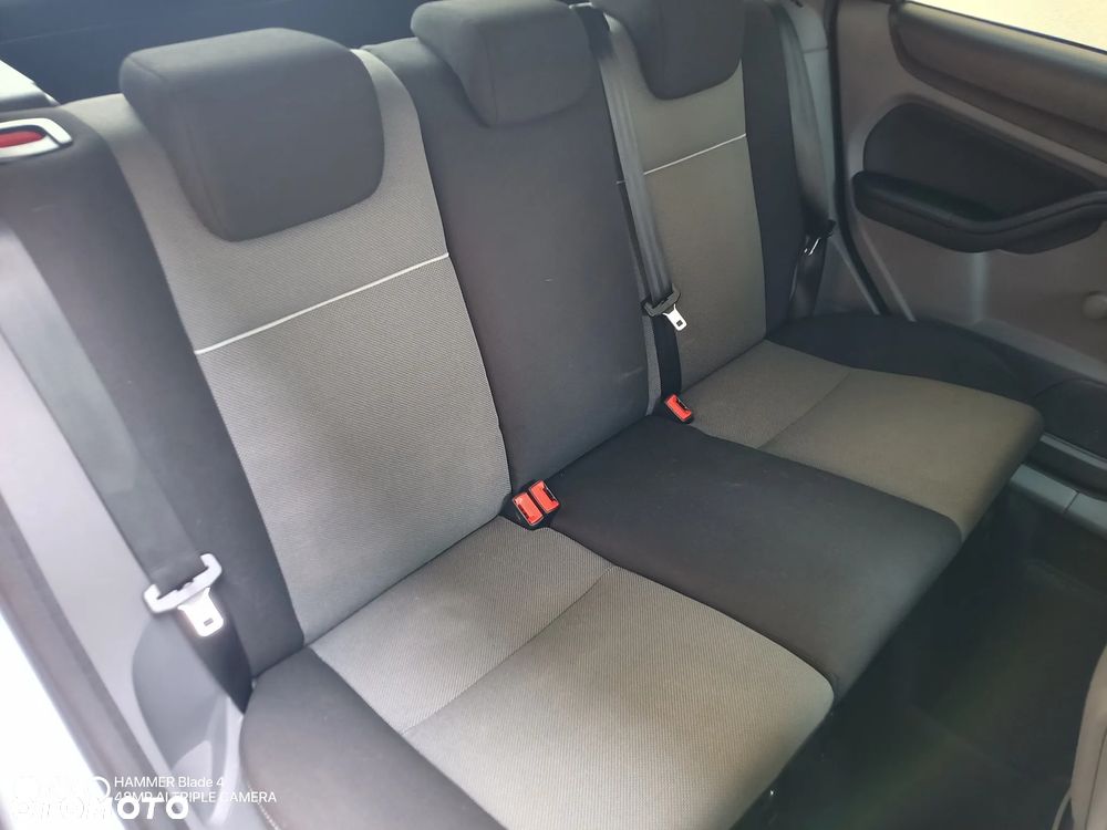 Ford Focus 1.8 Titanium - 17