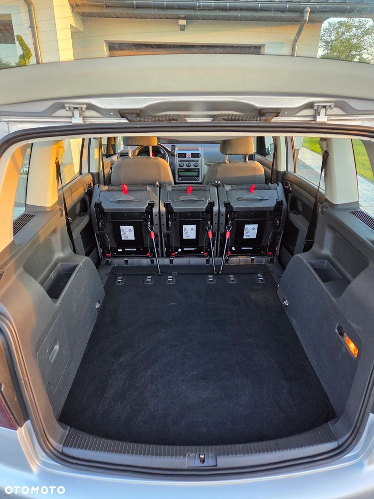 Volkswagen Touran 2.0 TDI Q-Line - 22