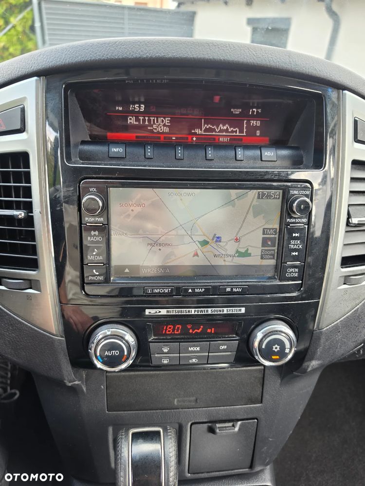 Mitsubishi Pajero - 24