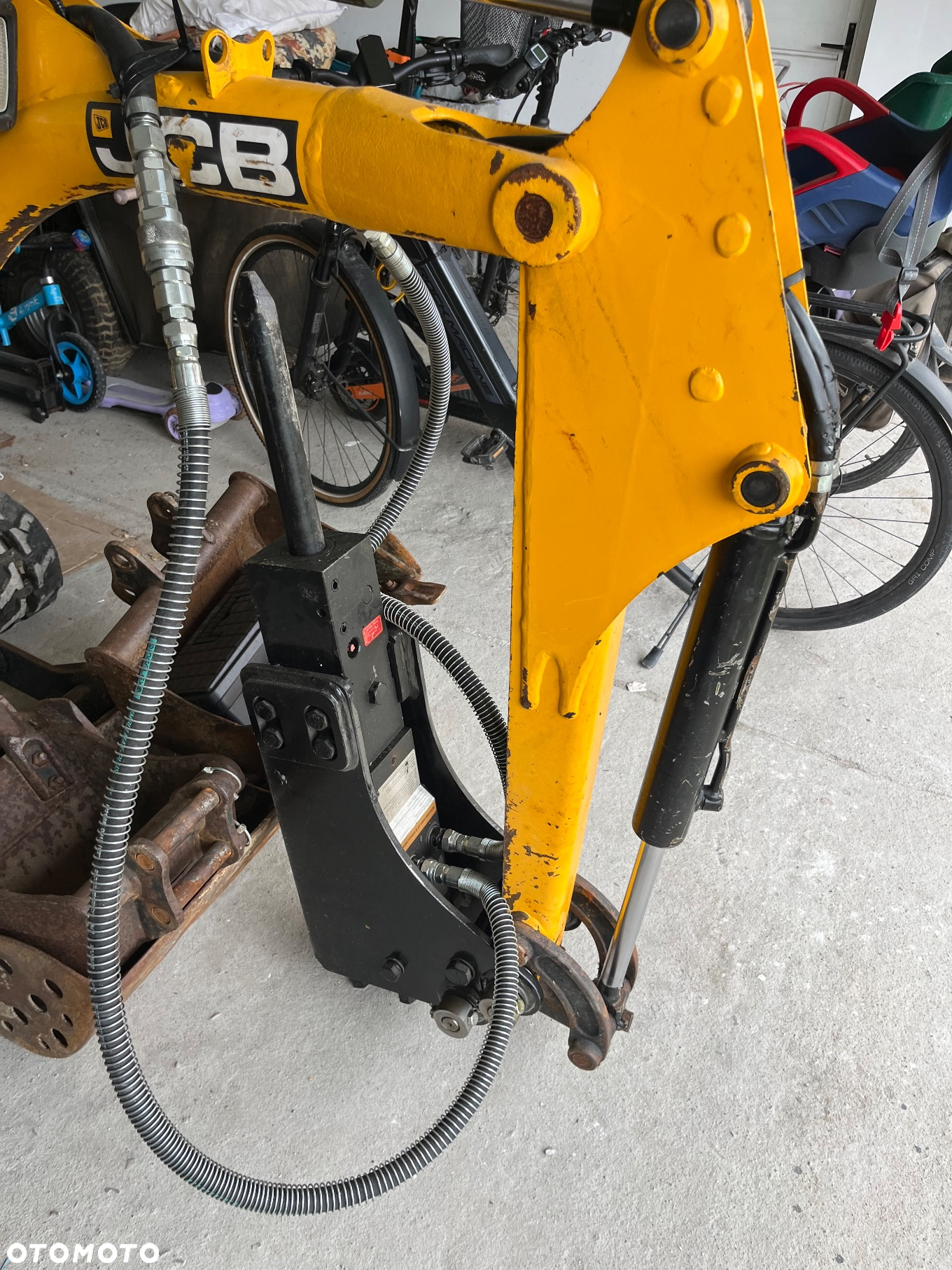 JCB 8008 - 9
