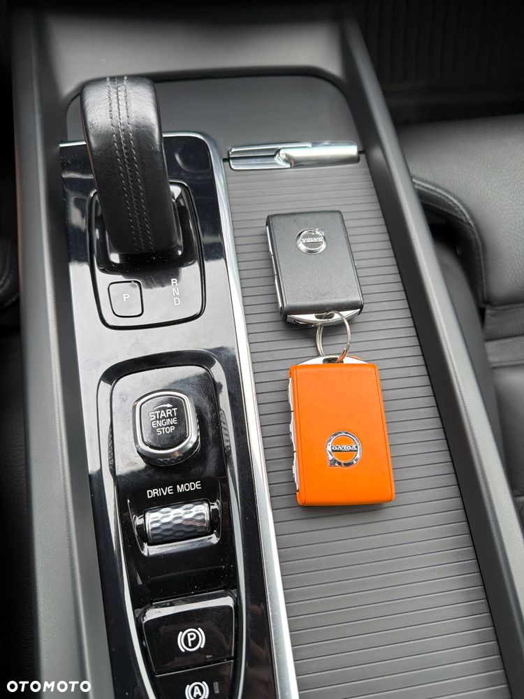 Volvo XC 60 B4 D AWD Momentum Pro - 33