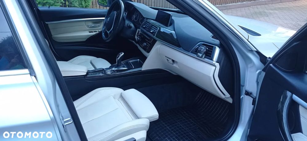 BMW Seria 3 330i - 3