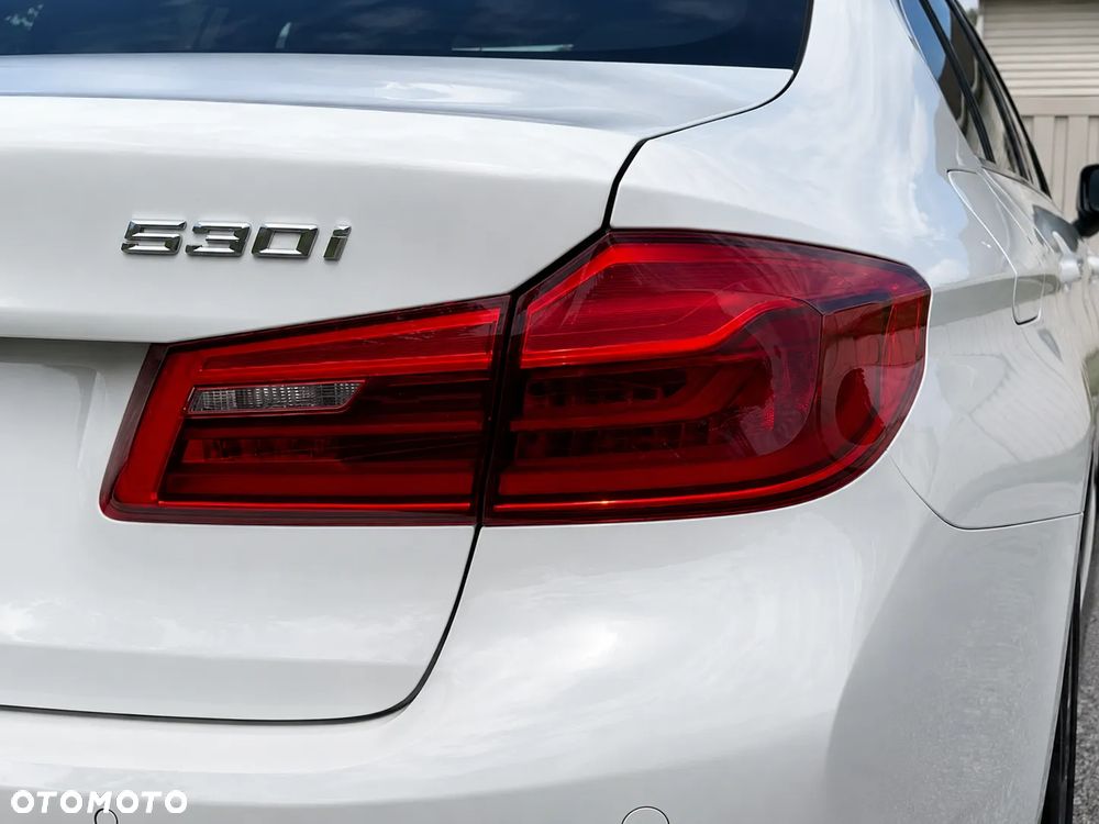 BMW Seria 5 530i xDrive Sport Line - 10