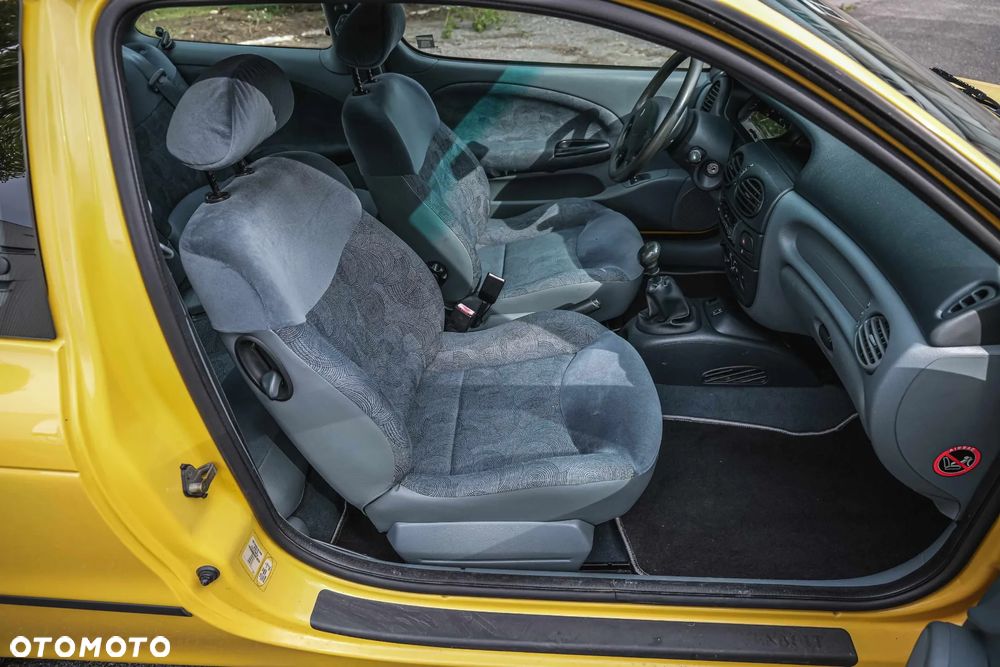 Renault Megane Coach 2.0 - 34