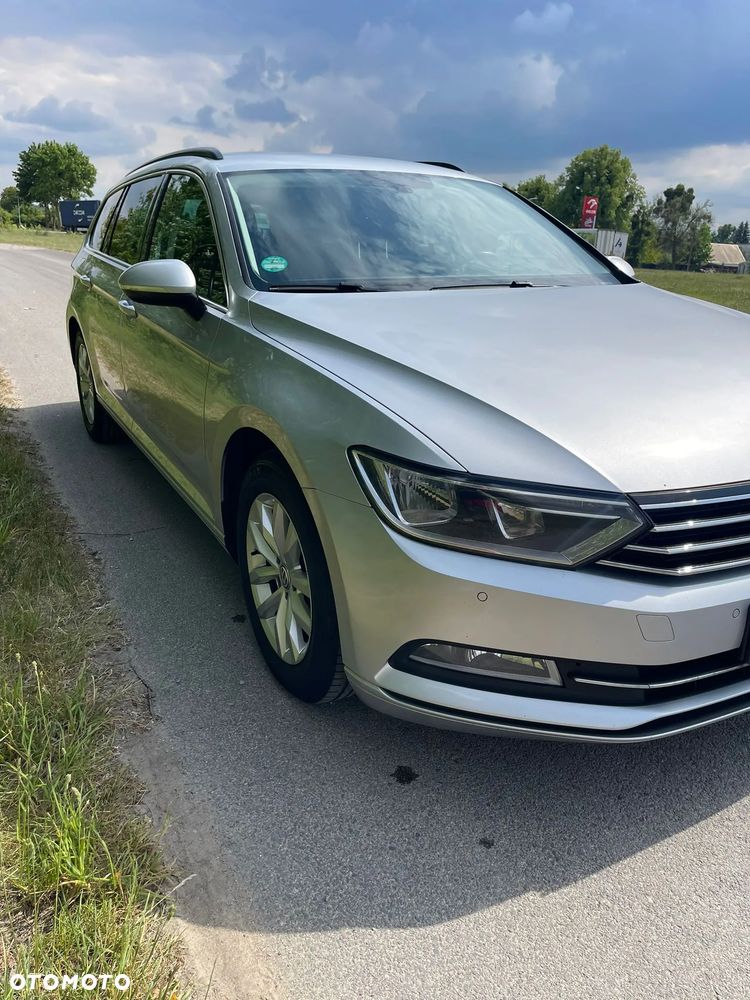 Volkswagen Passat - 1