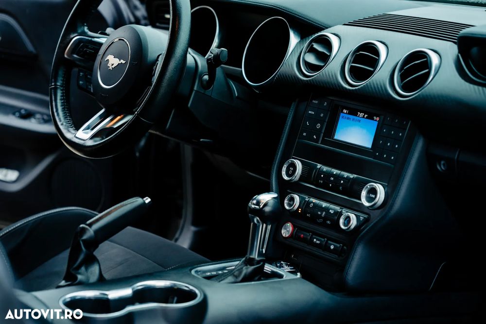 Ford Mustang - 6