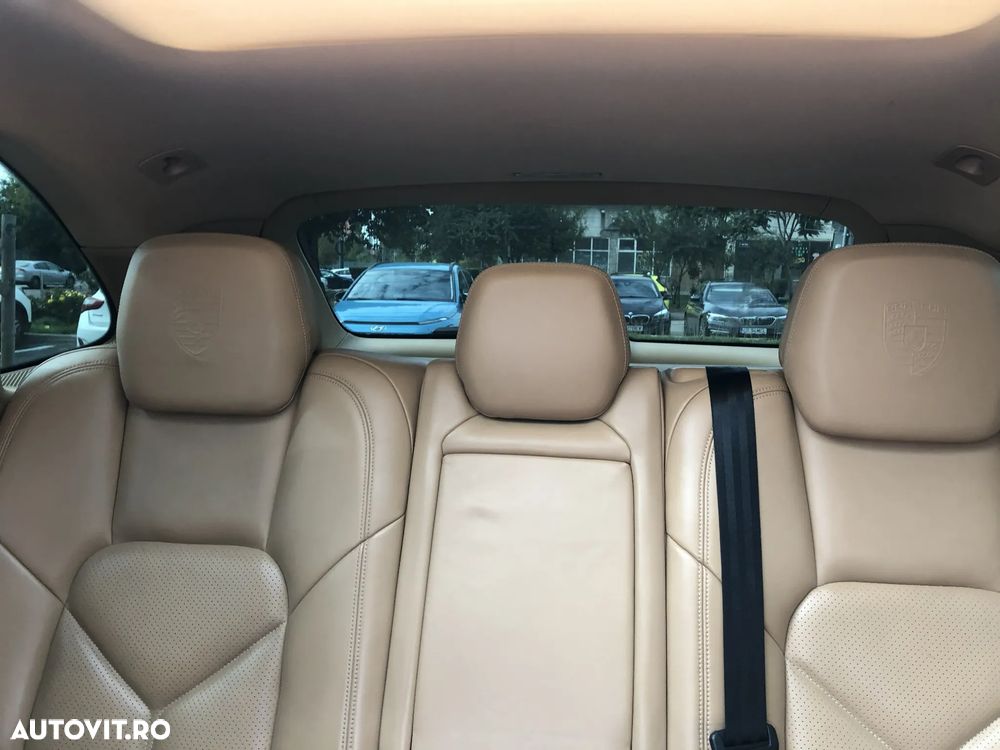 Porsche Cayenne - 12