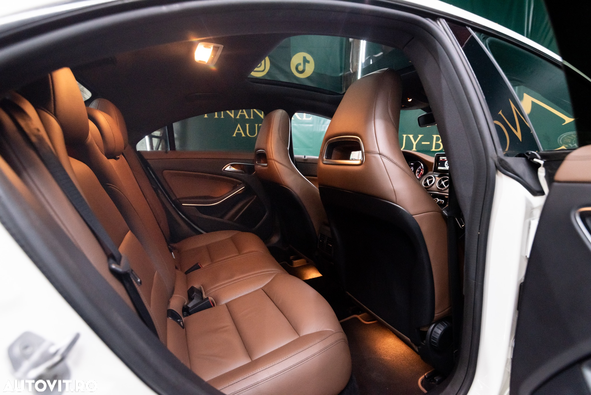 Mercedes-Benz CLA 200 7G-DCT AMG Line - 11