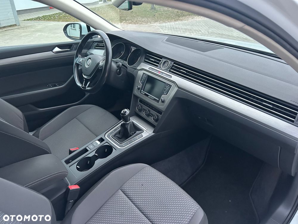 Volkswagen Passat - 8
