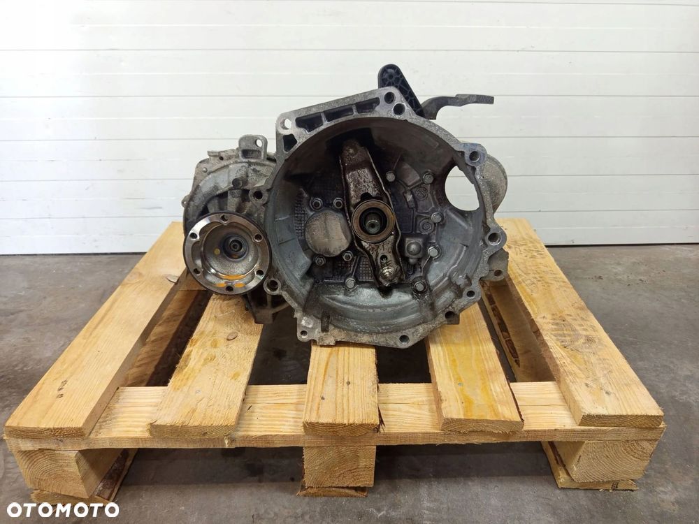 SKRZYNIA BIEGÓW MANUALNA LZY VW CADDY III 2K 1.6 TDI - 1