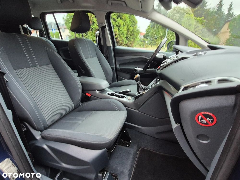 Ford Grand C-MAX - 32