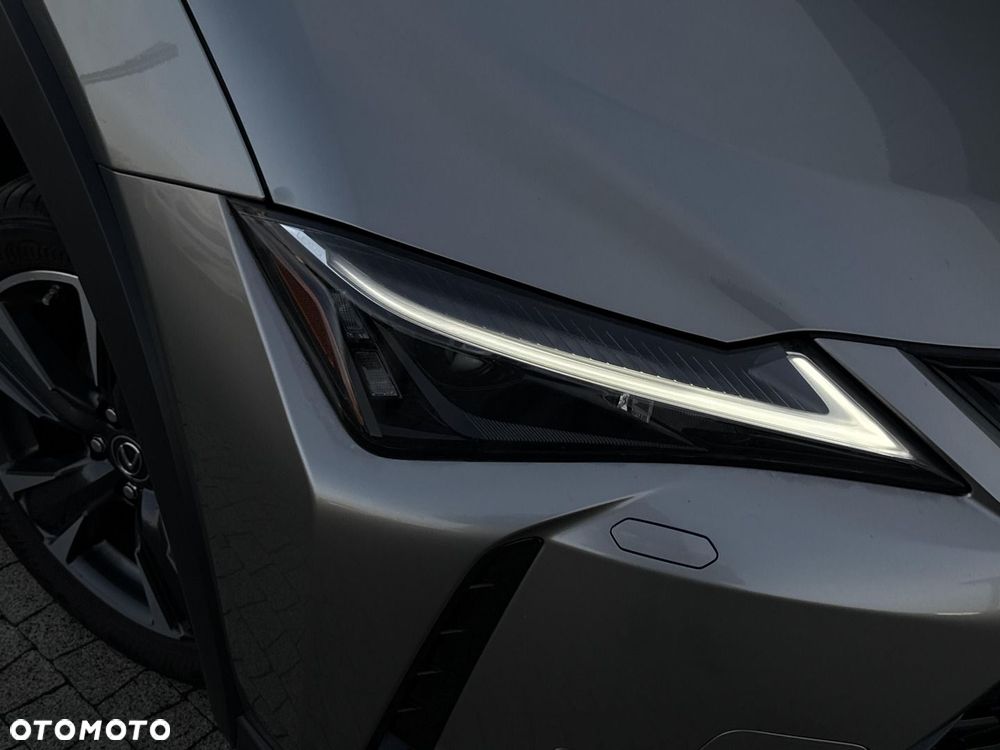 Lexus UX - 25